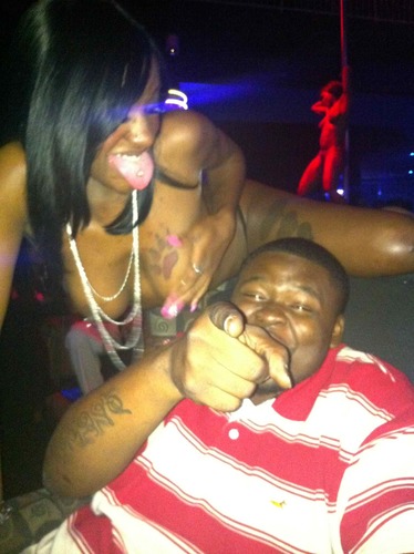 Stay on the grind 4 this paper... U ain't got 2 b wit it but u won't stand n my way... Texas nigga stay grindin