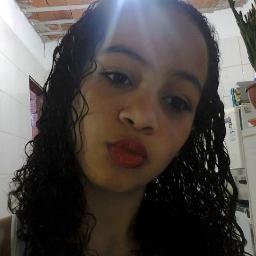 Amo praia, ar livre, estrelas, lua cheia, sou preguiçosa, gosto de ler, e eu sou uma Believer ♥ Uma frase que eu carrego comigo é .. Never say never ♥