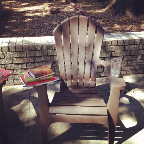 I'm a mom & wife who loves to help people THRIVE & takes time to sit in this awesome brown chair to read!   https://t.co/IdLmJorDwq