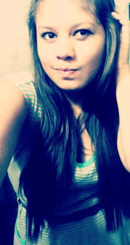 ser ALEGRE y siempre estar FELIZ................ y dar una buena SONRISA..............y star siempre a lado de la DIVERSION :) ♥''