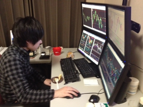 １５時から明け方３時まで徹底的に張り付いてトレードしてます！！
