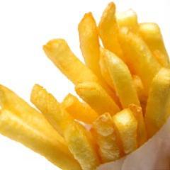 Friet, patat, mayo, curry, ketchup, joppie, knoflook, saté, frikandel, kroket, kaassouflé, berenhap, mexicano, en vele andere snacks