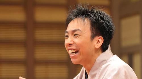 上方の落語家・笑福亭松五です。地域寄席から病院や老人ホームの慰問、学校寄席等、多岐にわたり請け負います。個人・組織を問わずお気軽にご連絡ください。また、落語会や繁昌亭にも出演しております。少しでも興味をもたれた方は、どうぞ会場に足をお運びください。仕事の問合せはHP内「問い合わせ」より http://sho-5.com