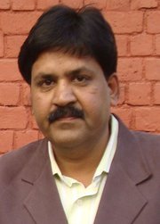 प्रोफेसर एवं  कुलानुशासक विक्रम विश्वविद्यालय, उज्जैन.आलोचना,रंगमंच,लोक-साहित्य और संस्कृति, हिन्दी एवं देवनागरी से जुडे लेखन में सक्रिय।कृतियाँ पैंतीस,1000आलेख