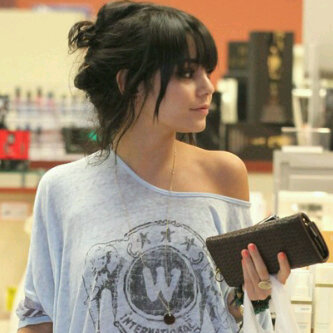 rJxVGsZfknk2qNf's profile picture. 