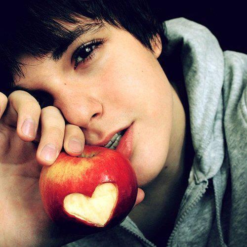 Student..,, love's to increase the radius of my friend's circle :)