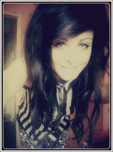 Hey everyone out there. I'm celine, 17 years old and whos loves to dance. I have been dancing for 11 years. im in collage doing lvl3 dance and it amazing!