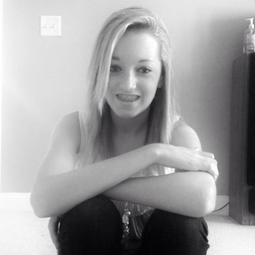 Hey! Im Lexi! I am 14 years old and I love all of my friends, and family. I love to horseback ride, play field hockey, softball, basketball, dance, cheering! 3