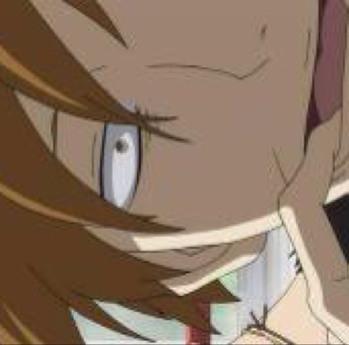 島尾くんのすぐ側にいます。