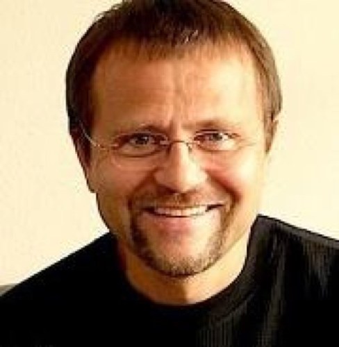 petrocast's profile picture. Bilingual blogger twitting in English and Ukrainian about family, church, history and politics