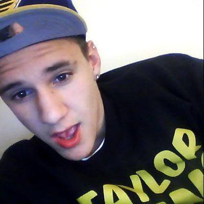 17yrs old/ Piercings / Sunderland / Love #TheBigBangTheory , so yeah!!!!! Follow me ;)
