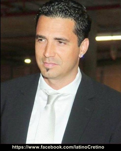 O Latino é um grande nome da musica brasileira, cantor e compositor... NÃO, PERA apsokaspokaspoaks