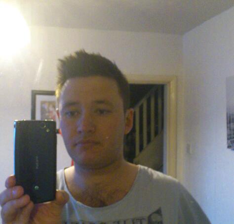 love my girlfriend, she's perfect. love man utd till I die, so follow me yeh, press that follow button NOW