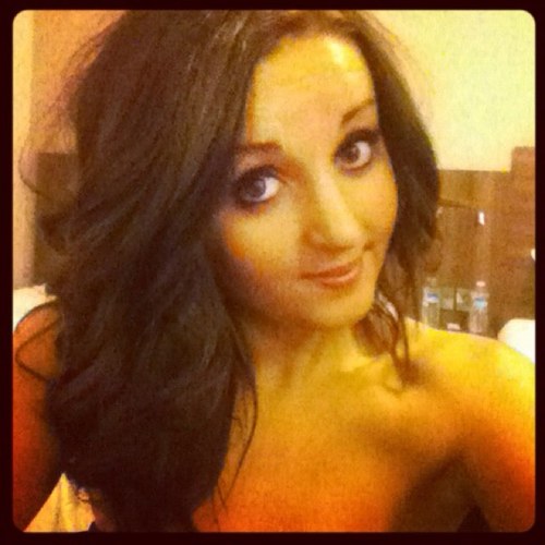 Im 23 years old . I have two bunny rabbits, a wonderful dog and amazing friends and family!..... 
I am HIGH maintenance!