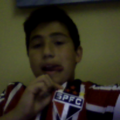 Sou um gordinho mt sexy, q faz piadas ruins, gosto de todos os tipos de esportes e claro, SOU SÃO PAULINO!
Segue q eu t sigo...