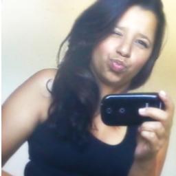 Orgulhosa, fresca, dramática, ciumenta, sonhadora, preguiçosa, sensível, sincera, educada (*Educada de vez em quando*) kkkk'