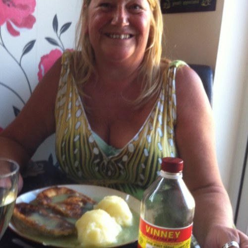 Bermondsey Born, Married with three gorgeous Children 44 40,30 one fabulous grandkid 17 Working as a Counsellor and owner of Casa Bocio