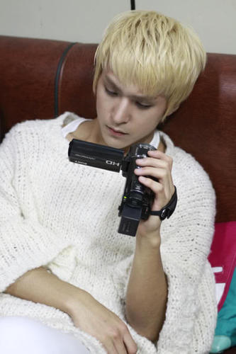 Hi! I'm Dongwoon B2ST! I'm just bot not real .Nice to meet you all of my follower.