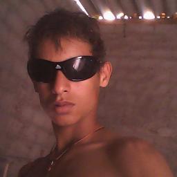 sou menino de atitude ,gosto de funk, so tenho a ara de santo sou estranho mais gosto de zuar
