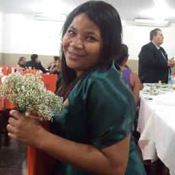 Sou extrovertida, amo a Jesus e ao meu semelhante a cada dia.Pois Ele me chamou para Servir.