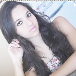 :) Sou assim adoro rir até a barriga doer, ñ dou bola pro q falam de mim sou o q sou e ninguem vai mudar isso :)