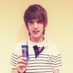 อันยองครับ ผมชางบอม แรปเปอร์จากวง100% ผมหล่อ(?) ผม bad boy(?) ถ้าคุณคิดว่าผมน่ารัก ฟอลมาคุยกับผมสิ ผมจะดูแลหัวใจคุณเอง*ขยิบตา* #FBTH