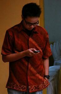 Ordinary man who has greatest family (dad,mom n brother) n has greatest wife n a charming son (MS n Baby Jabb)