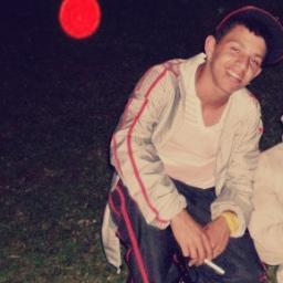 Fala sério! Como vou resumir minha
vida aki no twitter?
  me sigao
;P
Vamos lá, é só clicar nesse butãozinho e já está me seguindo!
Fallow, Fallow, Fallow!
