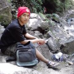 Tersenyumlah... Jangan menunggu bahagia untuk tersenyum... Namun, tersenyumlah agar engkau bahagia......!!!!
Dan.......
*LA-TAHZAN*