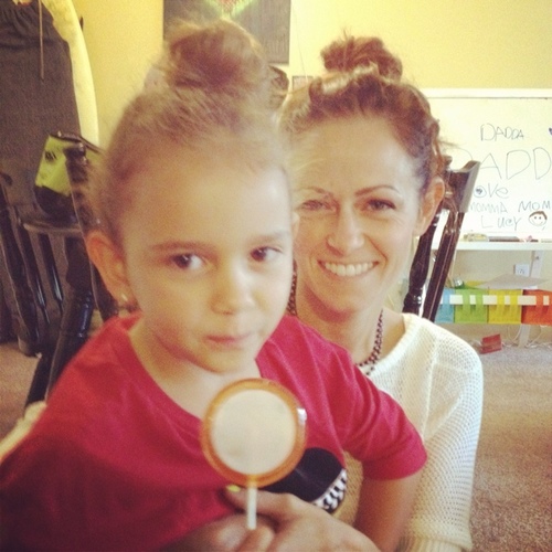 carriesandiego's profile picture. artist, vegetarian, lover, raw foodist, feng shui consultant, dancer,designer,music lover, mother