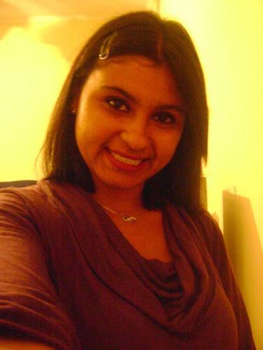 sou extrovertida,sou familia,solteira e tenho 24 anos....