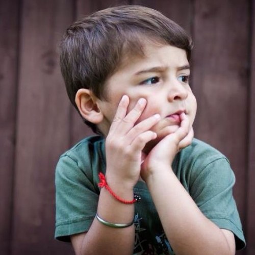 Bristol based photographer specialising in contemporary lifestyle family portaits.
