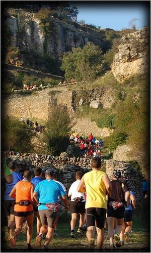 La Marxa a peu entreparets forma part de la lliga Nord de curses de Muntanya de Castelló. Amb una distància de uns 24,5 Km recorre grans paisatges.