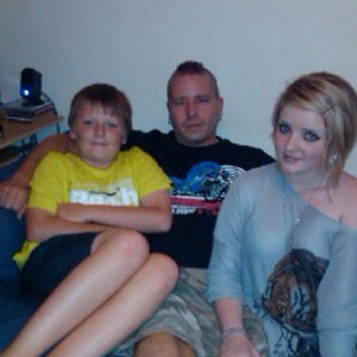 live with @ suzy athey. love spending time with my kids. enjoy watching boxing. i all so enjoy mma