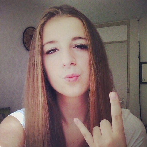 instagram ; elanaaa_ | msn ; elanavanopbergen@hotmail.com  | I got to act like a woman and think like a mann'