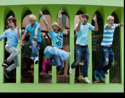 follow if you love R5!!