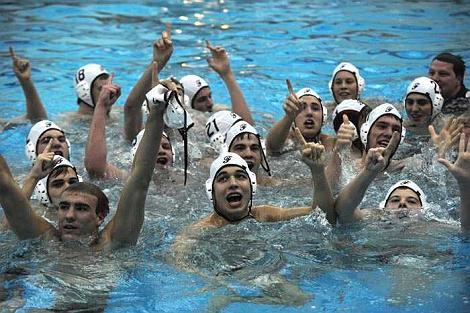 Windy City Water Polo trains in and around the Oak Park, IL area with 10&Under teams through senior level for men and women. New members are welcome!