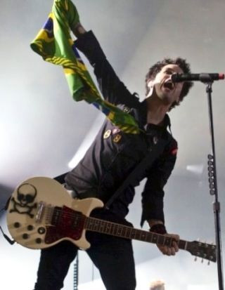 Only a fuckin Idiot! @GreenDay is my life |TWD|GoT|Gamer| Meu Twitter: @UnoIdiot