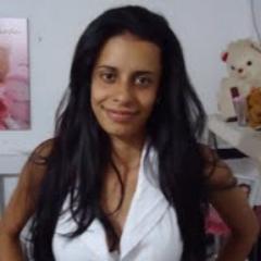 Sou pessoa de dentro pra fora. Minha beleza está na minha essência e no
meu caráter. Acredito em sonhos, não em utopia. Mas quando sonho, sonho
alto.
