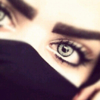 الشعر ماعيّب بنات الحمايل ♚ ابياتهن تنقال جيل بأثر جيل ♚ وانا وريثة شعر بنت الاصايل ♚ ولا همني هرج العقول المهابيل♚  برى حـآلـي