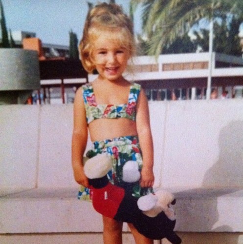 osoamoroso's profile picture. Freelance fashion journalist & stylist. 1/2 parisian + 1/2 spanish. Globe trotter .Instagram-me: @osirismartinez