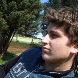 21 anos, Escorpiano, Gaúcho, S.C. INTERNACIONAL...