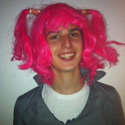Après Cyprien,
Cyprienne,Le personnage de l'humoriste Marc-Edouard
Sa page Facebook: http://t.co/CIeCZLDVXG