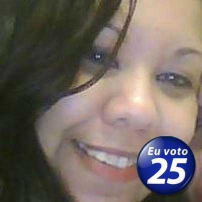 Um sentimento tão profundo vem brotando em meu coração. A cada instante, a cada momento sem você me sinto vazia. Você roubou um pedaço de mim... Você me trouxe