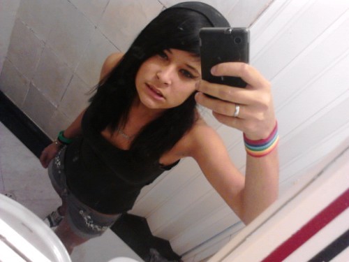 _MyShadowSelf7's profile picture. Apenas uma garotinha perdida nos próprios pensamentos, na esperança de um dia sair do caminho da perdição... Meu best....a @PqpWall & namo @SouUmaGay_