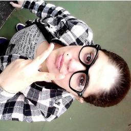 Umaa arteiraa quee adoraa estaar coom os Amigoos , soou muitoo extrovertidaa porém comoo todoo seer humanoo , soou Xataa tambeém hahah