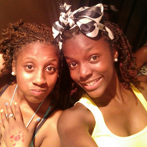 Im a hotgirl & blkgirl. I dont fxck wit many.but shoutout to my BACK-BONE @Trustme_Loveme & my auntie @young_dummie. FOLLOW US!