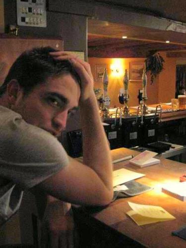 Ator,Cantor,Compositor e Pattinson da Kristen...só dela. @StewOfficial SO MINHA, JUST MINE!
