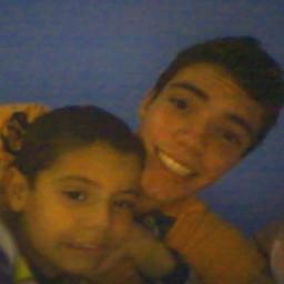 Ontem você me fazia esquecer o mundo; hoje, o mundo não me faz esquecer você.
