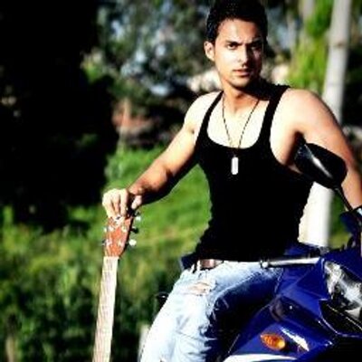 טוויטר Syed Adil Kazmi Redaxxxid